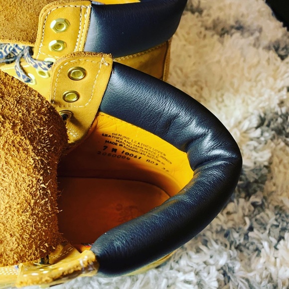 Men’s LIKE NEW Timberlands - Picture 3 of 4